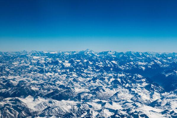 世界十大著名山脉，榜首有世界最高峰，北美洲脊骨排第四(落基山脉