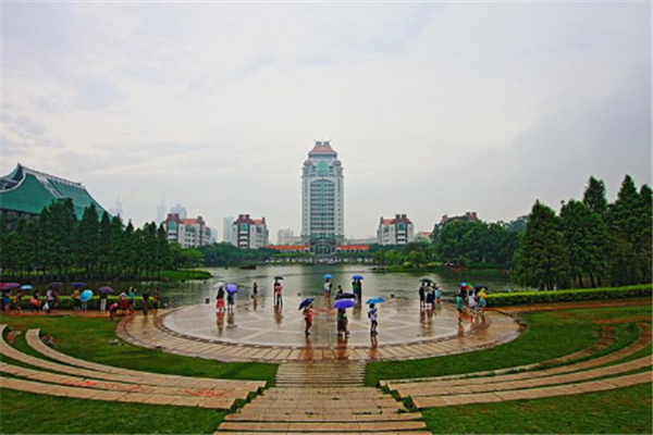 福建省十大名校排行榜：闽江学院上榜，第一校园环境优美