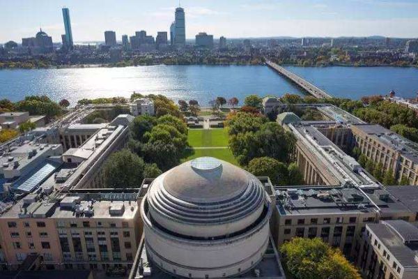 世界十大大学排行榜 帝国理工学院仅第九麻省理工学院登顶