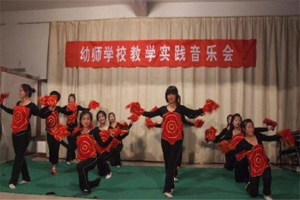 职校女生最吃香的十大职业 会计学上榜，你选择的哪个呢