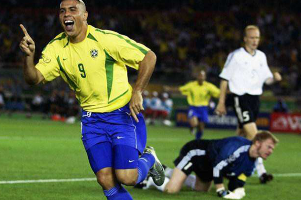 巴西足球历史十大球星：贝利上榜，第一名是名气响当当的他