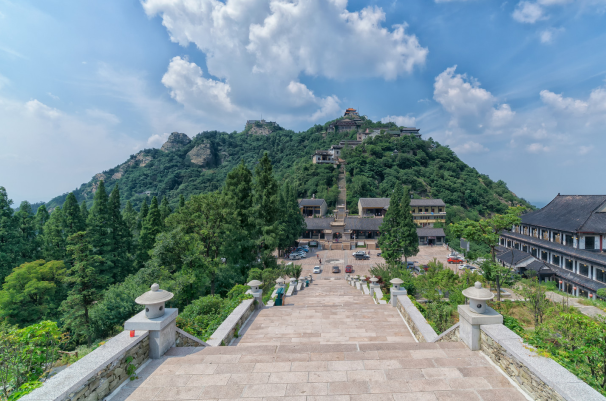 湖北旅游十大必去景区排行榜，武汉上榜多处，华中屋脊排第九