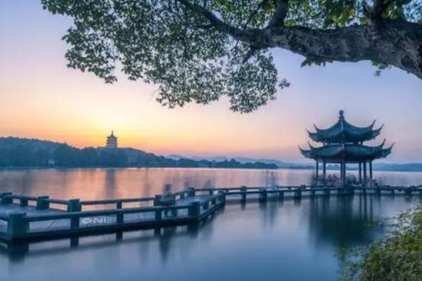 中国十大中秋赏月地，卢沟桥上榜，第四被誉为天下江山第一楼