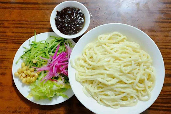 北京十大炸酱面馆：京味斋上榜，第一经济实惠又低调