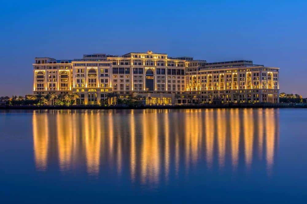 迪拜十大最昂贵的酒店排行榜：范思哲宫殿酒店第一，帆船酒店上榜