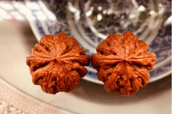 文玩手把件排名榜 橄榄核上榜,第一是皇家十把玩之一