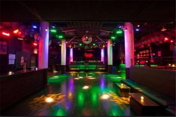 东莞十大热门酒吧排名:H Club两家上榜，天池第三