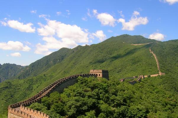震惊世界的十大奇迹建筑，万里长城上榜，第九至今未建造完成