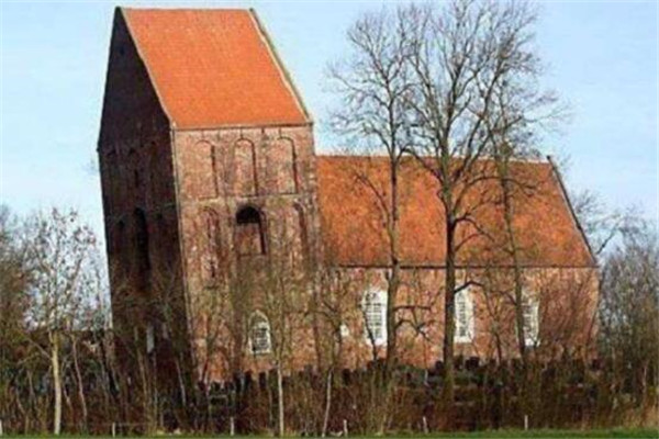世界十大最危险建筑 悬空寺我国唯一,第九像是悬挂在云巅之中