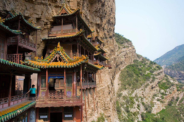 世界十大最险建筑：粘在峭壁悬崖上的山西悬空寺荣登榜首！