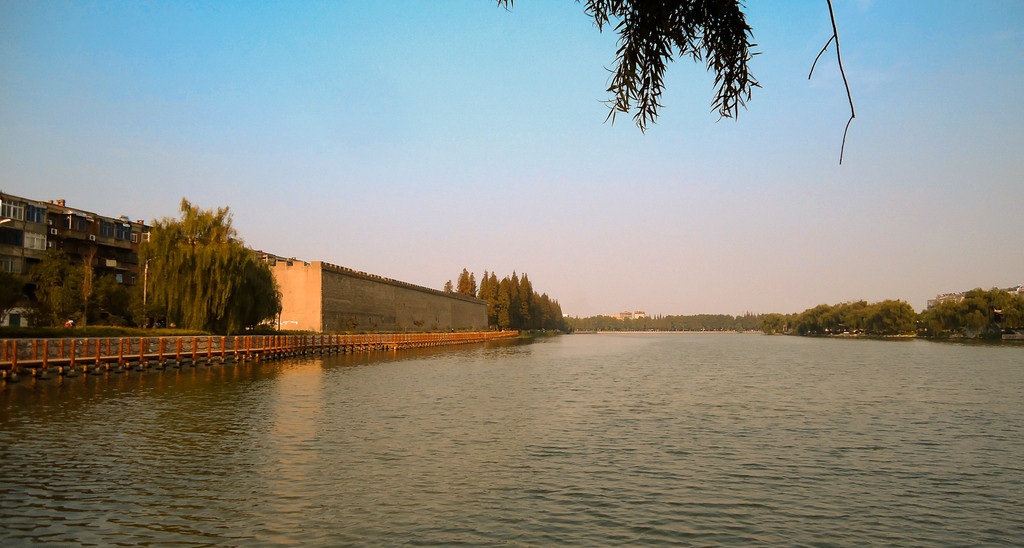 世界上最宽的护城河在哪?世界上最宽的护城河是襄阳护城河吗?