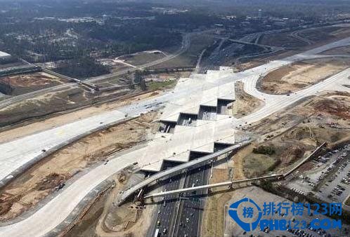 盘点全球十大玩命机场 近乎疯狂