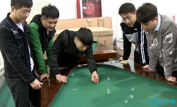 世界最小球类运动 西安某高校开设"打弹珠"课