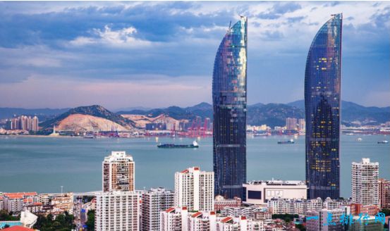 中国第一双子塔，厦门双子塔高达300米(厦门第一高楼)