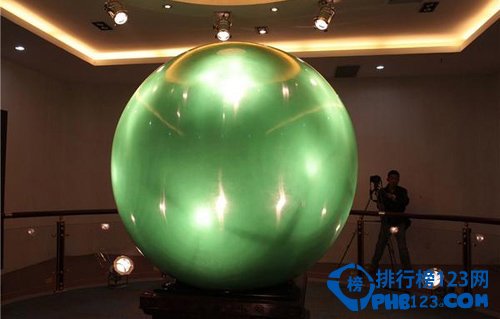 世界上最大的夜明珠 直径1.72米