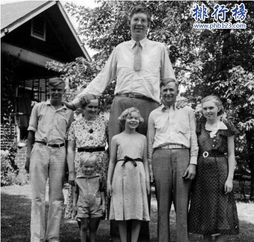 美国最高的人罗伯特·潘兴·瓦德罗,身高2.72米体重444斤