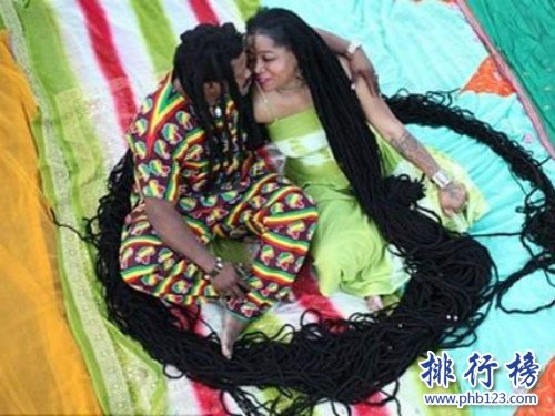 世界上最长头发的女人,头发长达16.8米（堪比两层楼）