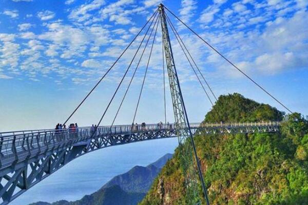 世界上最惊悚的十座桥梁排行榜 中国四渡河大桥上榜，第一在马来西亚