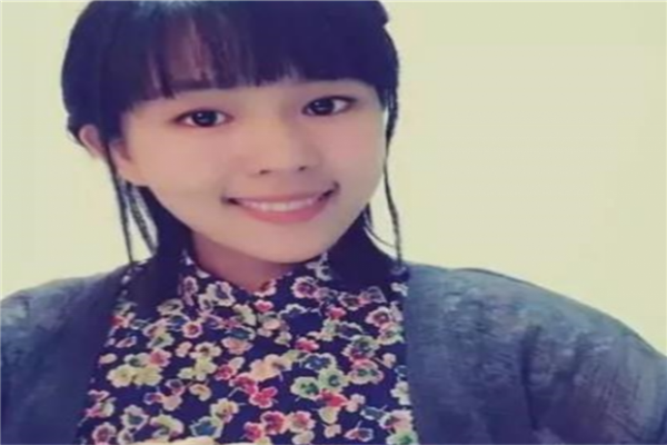 中国十大美女书法家 虎瑞娜位居榜首，第七作品全球展出