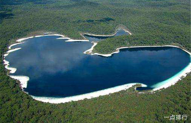 世界十大最不可思议的湖泊 纳特龙湖能将动物瞬间石化