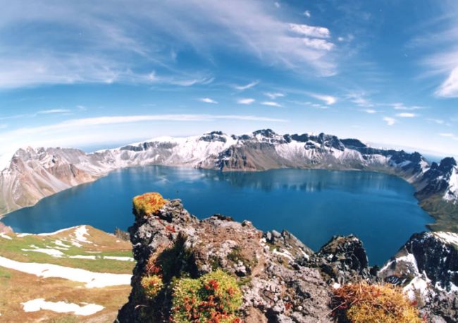 世界十大最美火山口湖泊 美得就像人间天堂！