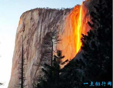 世界上最美的瀑布 火瀑布犹如火山爆发岩浆飞溅