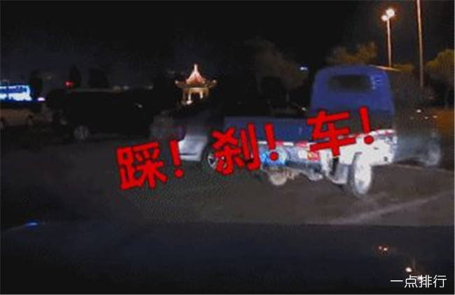 妻子起步连撞5车 丈夫吓到酒醒惊叫连连