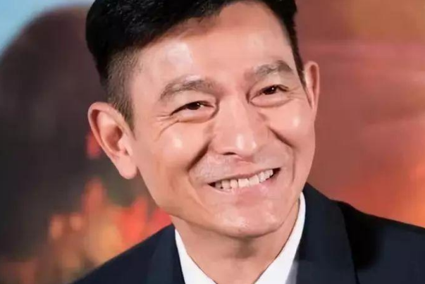 抖音十大影响力明星排行榜：邓紫棋上榜，第三相声演员