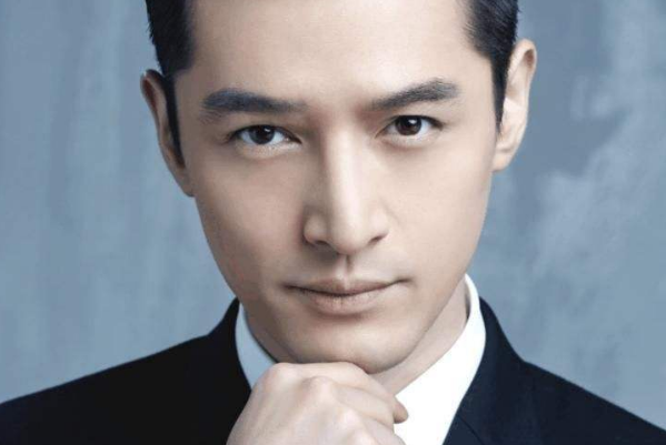 国内十大最受欢迎的男演员排行榜：胡歌上榜，第二乃“宝藏男孩”