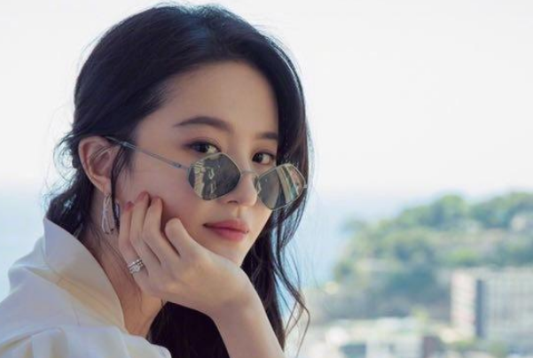 2020中国十大美女明星排行榜：刘诗诗上榜，第一实至名归