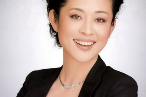 央视十大著名主持人 第一倪萍德高望重，撒贝宁走幽默风格