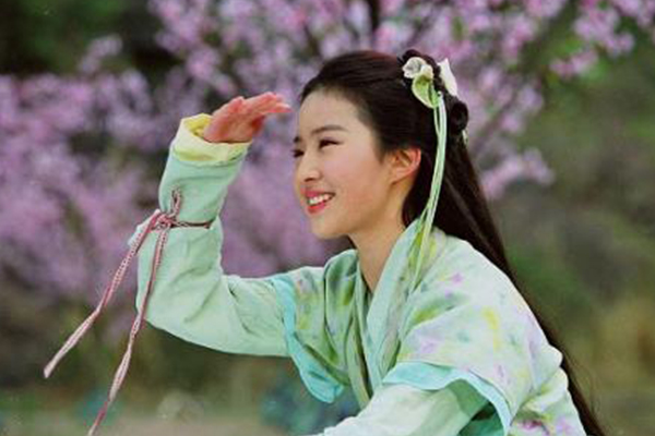 湖北十大美女明星:武大校花吴倩上榜，第一名是仙女本仙