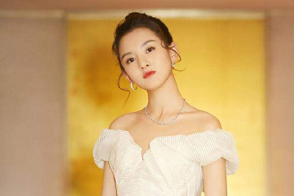 中国十大90后美女排行榜 郑爽李沁上榜，第一名是为新疆美女