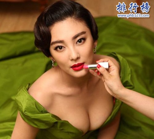 2018中国十大乳神排行榜：王李丹妮第二，第一88厘米