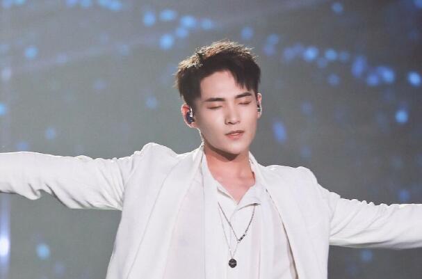 李鑫一超好听歌曲top10：《陪我做梦》上榜，第七尤为伤感