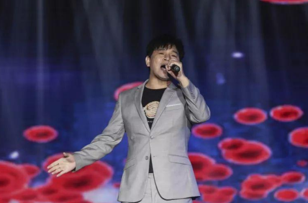 冷漠十大热门歌曲排行榜：《伤心城市》上榜，第一回味无穷