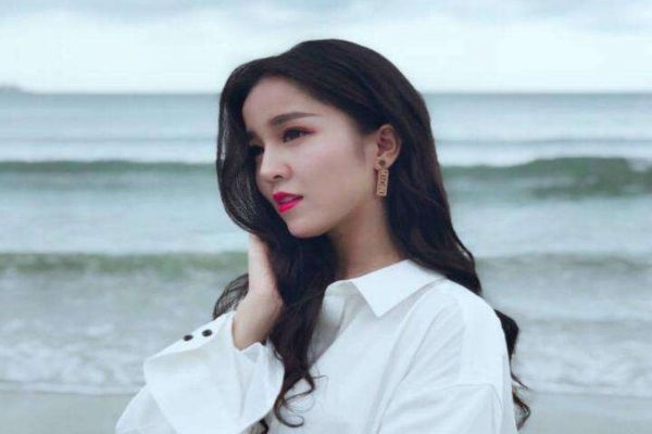 抖音十大粉丝量超多的主播排行榜：广东“包租公夫妇”言真夫妇粉丝过千万