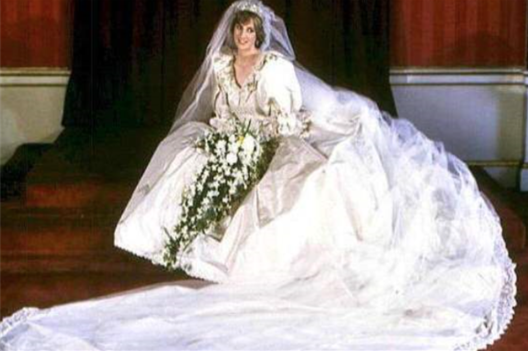 世界上十大最美婚纱排行榜：伊丽莎白二世的婚纱上镶满了1万颗珍珠