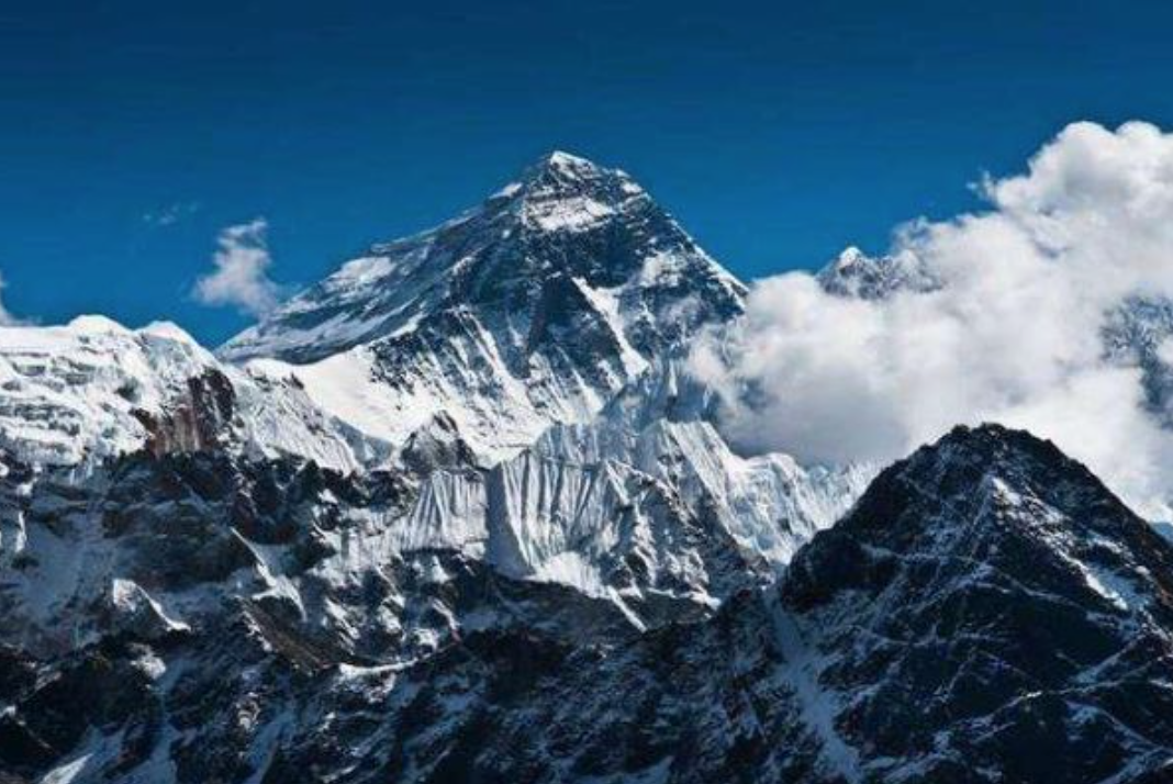中国境内十大最高山峰排行榜：珠穆朗玛峰世界之巅
