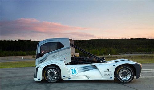 世界上跑得最快的卡车，跑完1公里仅需21.29秒
