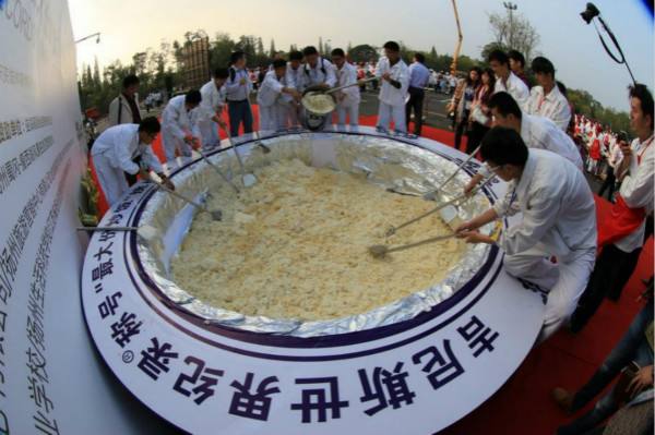 世界上最大的炒饭，重达4192公斤