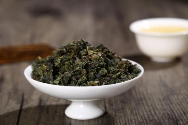 适合秋季饮用的十款养生茶：菊花茶上榜，第一是乌龙茶