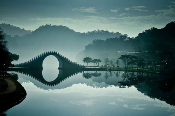 世界上最梦幻的拱桥，宝岛台湾月亮桥拔得头筹