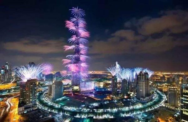 世界上十大最高的塔排名，哈利法塔高828米