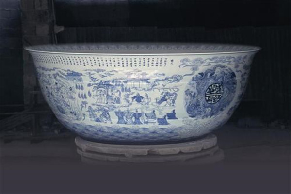 世界上最大的青花瓷碗，盛虹之巨碗口直径超2米