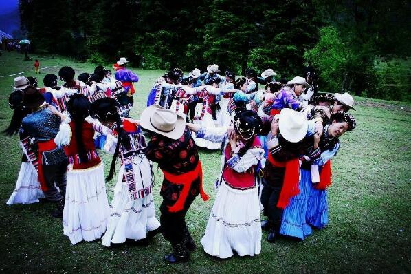 普米族的传统节日：尝新节祭祀祖先