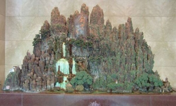 世界上最大的陶塑作品，长度有4.866米