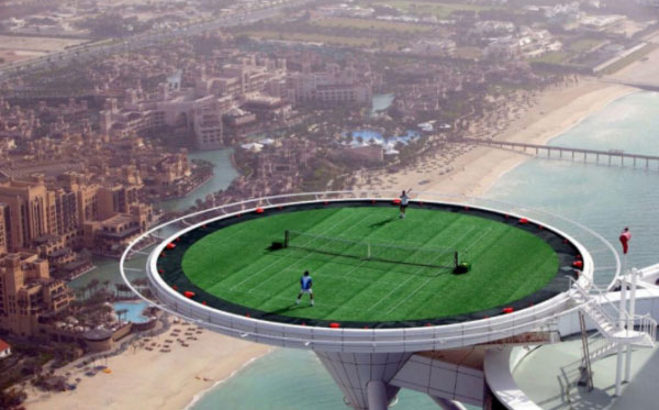 世界上最悬的网球场：位于迪拜，距地面321米
