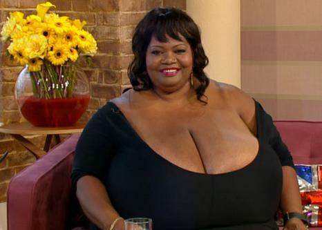 世界最大的天然胸围女人，斯蒂斯拥有36斤巨乳