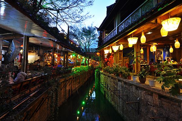 带女朋友去哪里玩比较好？情侣必去十大旅游景点